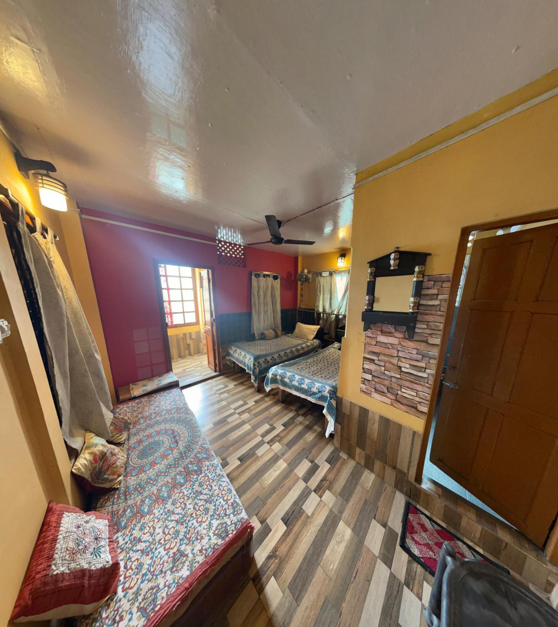 Calcutta Backpackers Homestay -Only For Backpackers & Travellers Экстерьер фото